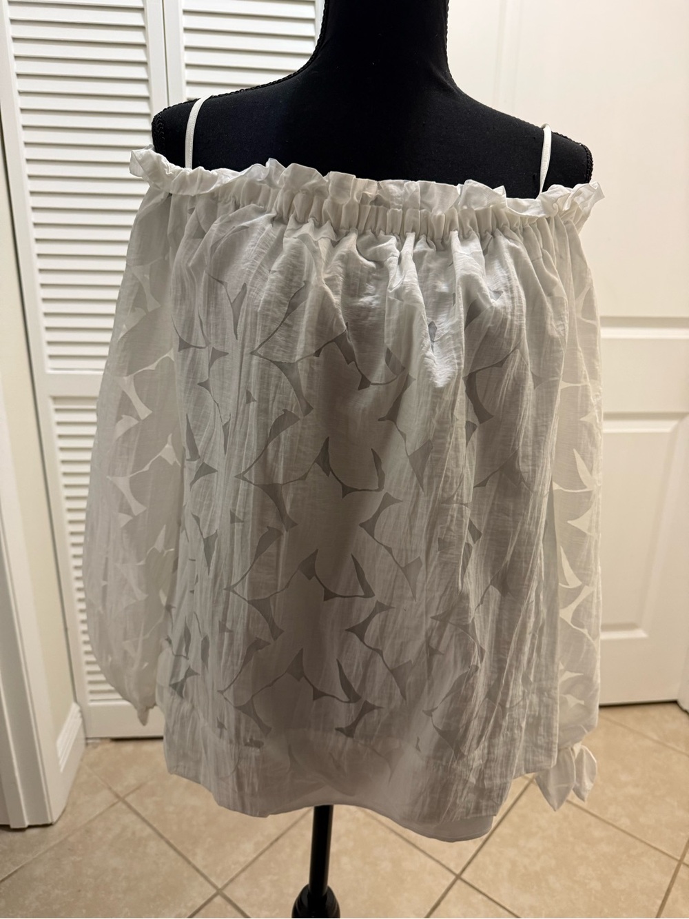 Lilly Pulitzer off the shoulder - worn once. XL but fits like a L. Flattering
